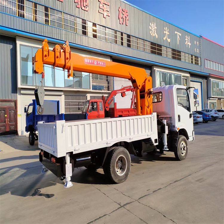 易县三轮随车吊定制 农用改装机自备吊中瑞长期出售